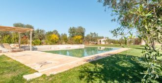 Trullo Capinera Puglia Italy - Luxury villa with pool for rent - Aria ...